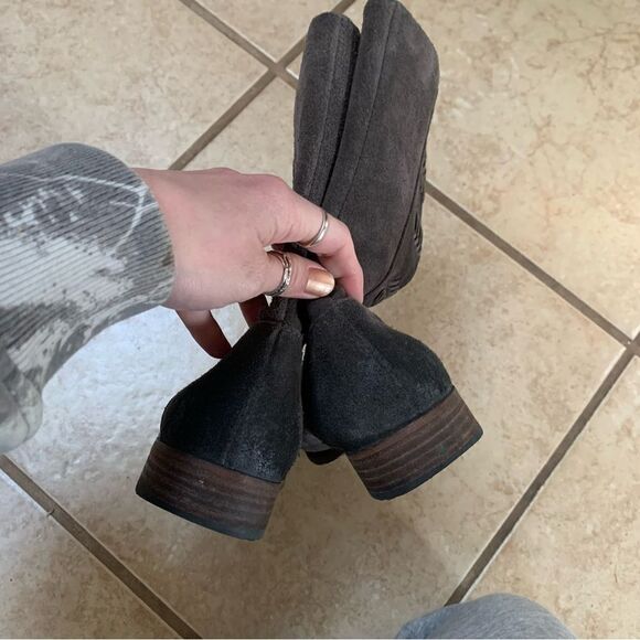 UGG Caitlyn Moto Suede Boots size 8 - Picture 8 of 10